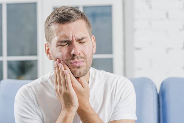TOOTH SENSITIVITY TO HEAT, COLD AND SWEETS